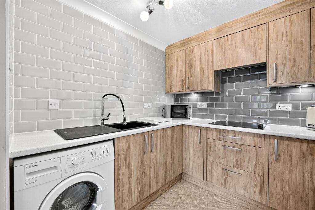 Limewood Court, Beehive Lane, Ilford photo 2