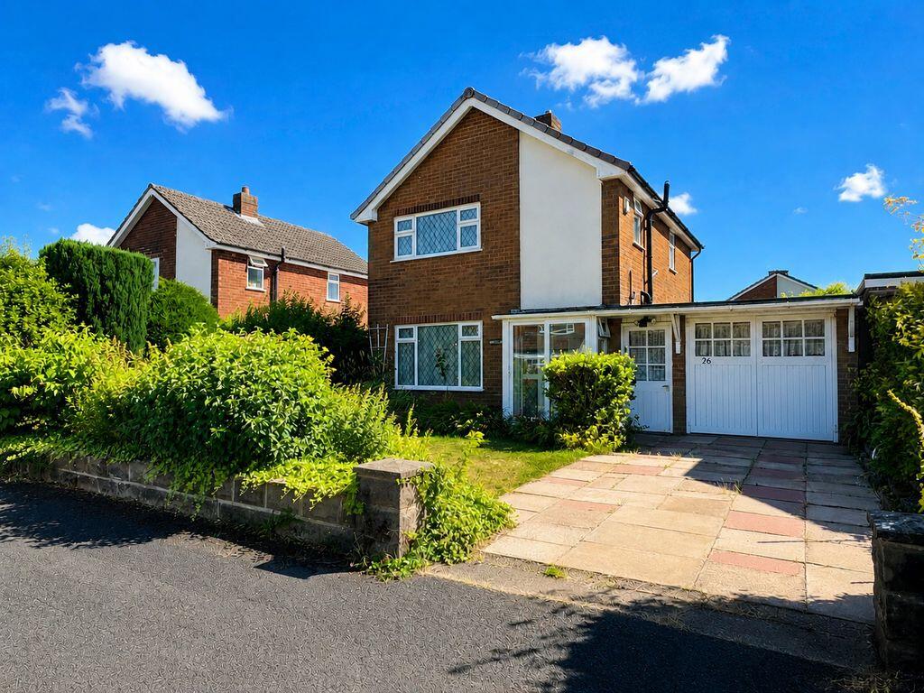 3-bed detached on Maple Close, Burntwood, WS7 4RP, £270,000