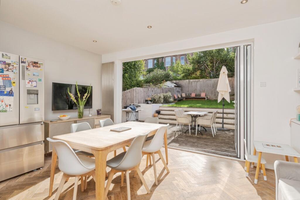 House in Tunbridge Wells, Kent - View 4