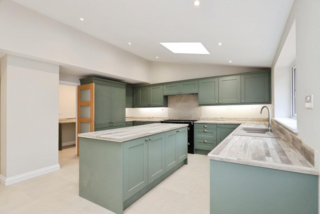 House in South Staffordshire, Perton - View 3