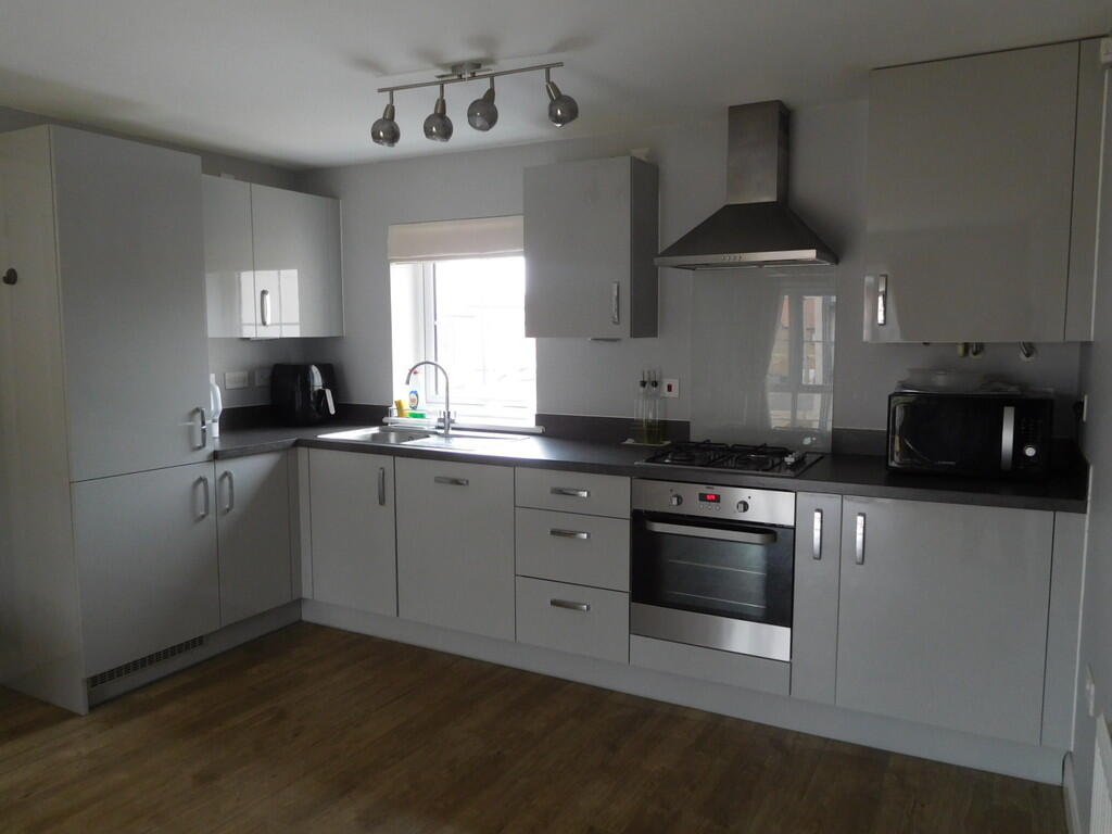 Dowsell Way, Yate photo 3