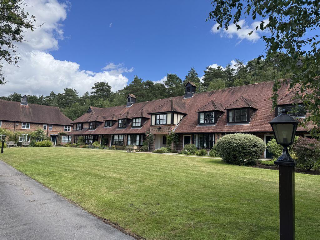 House in Surrey Heath, Surrey - View 3