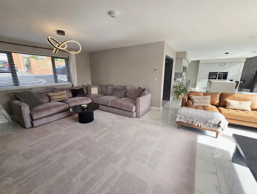 House in Cardiff, Ynysawdre - View 3