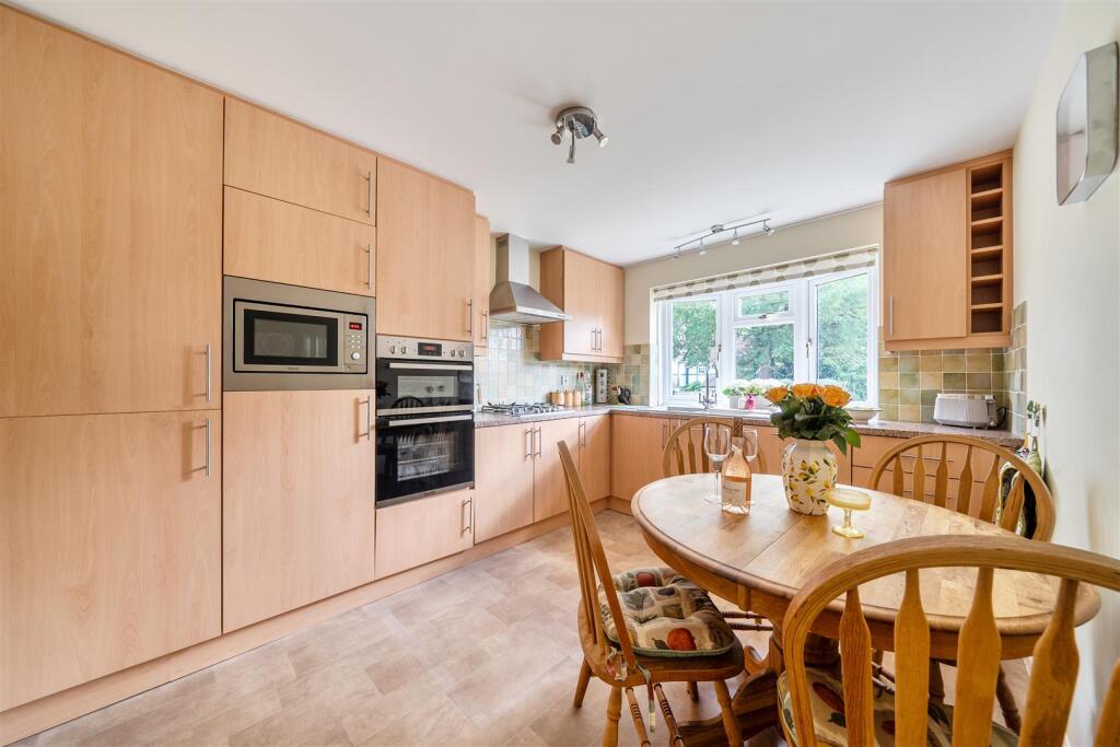 Highclere Drive, Camberley - View 4