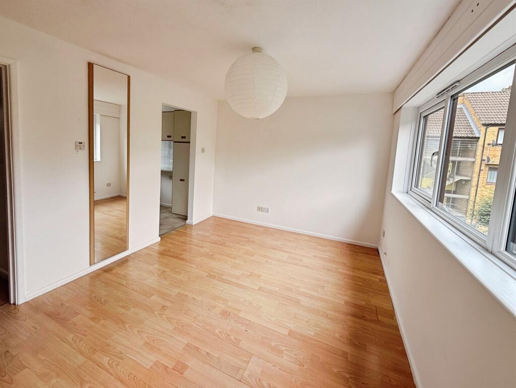 Apartment in Yeovil, Somerset - View 2