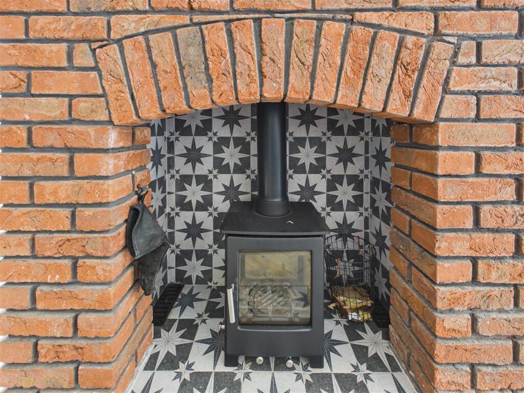 House in Chesterfield, Derbyshire - View 3