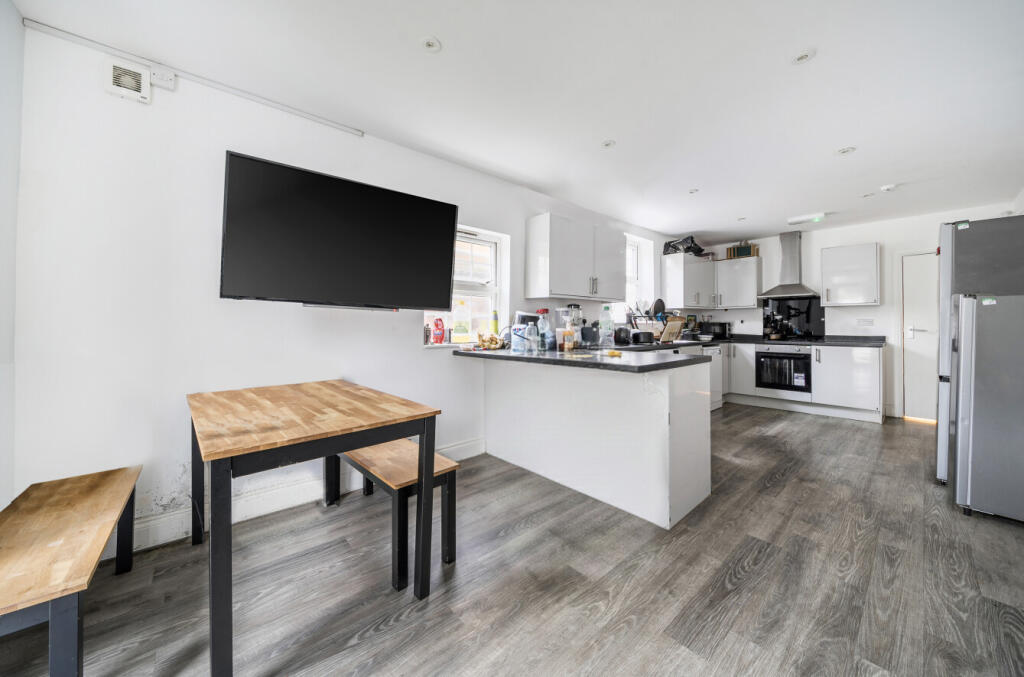 House in Portsmouth - View 4