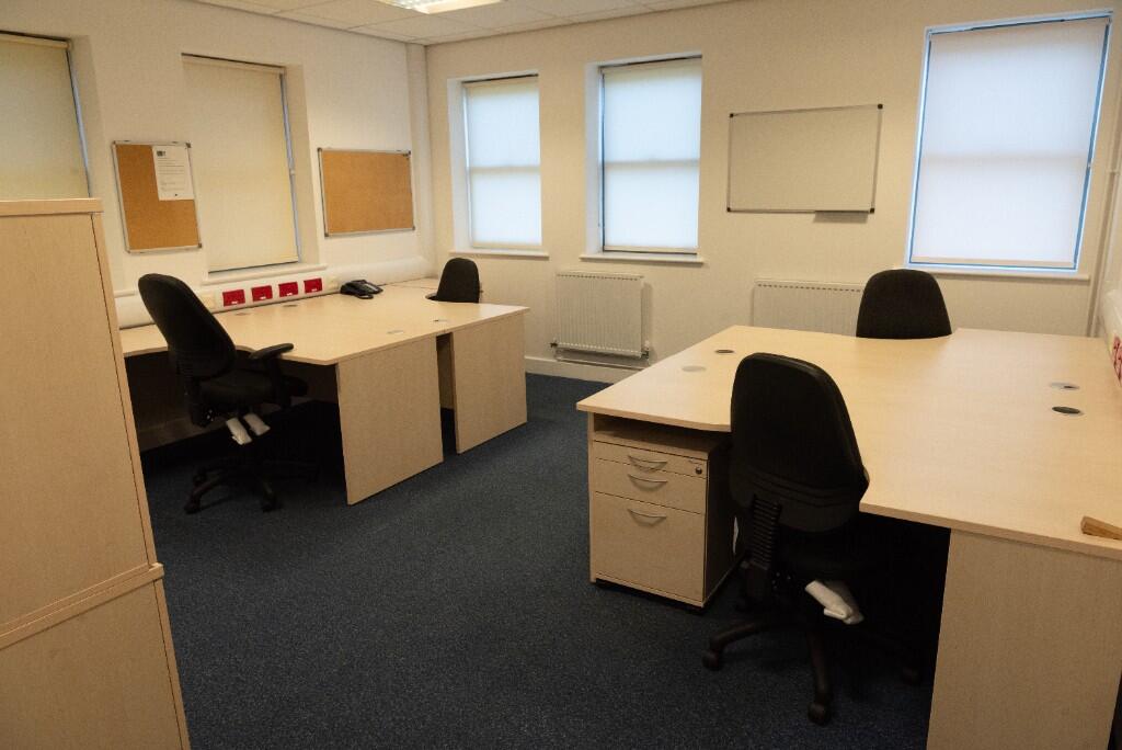 4 Desk Office