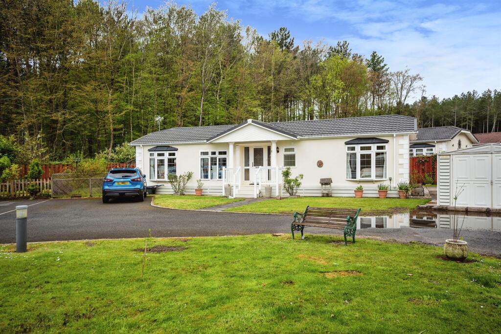 2-bed caravan on Capel Gardens, Ruckinge, Ashford, £240,000