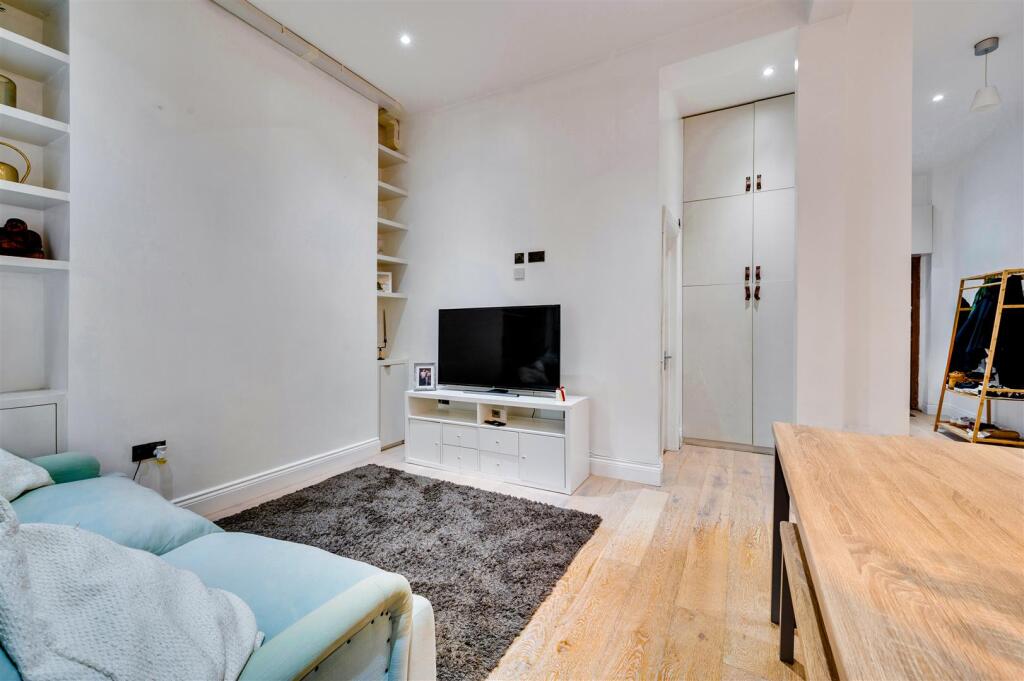 2 bedroom maisonette for rent
