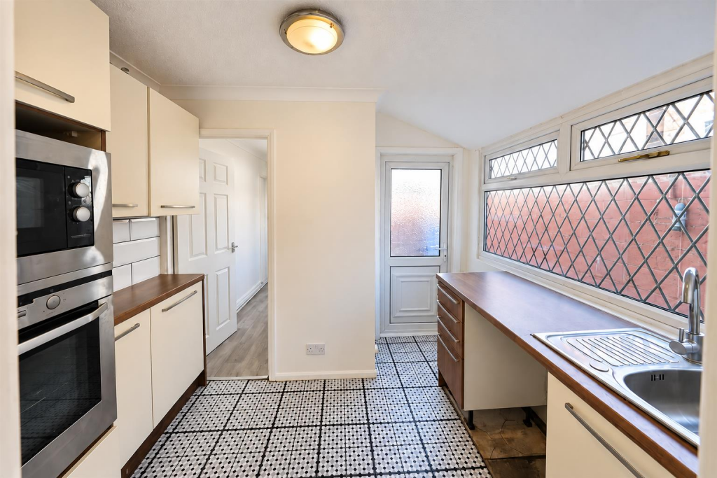 House in Hull, Kingston upon Hull - View 5