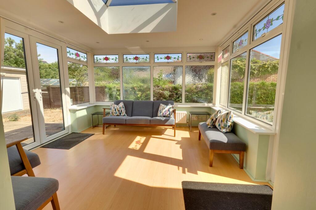 Farm View Avenue, Clanfield photo 4