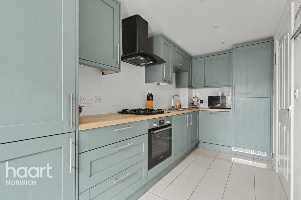 4-bed house on Crossbill Close, Norwich, £280,000