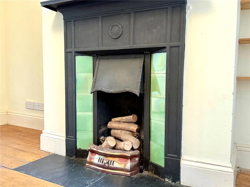 Apartment in Salisbury - More