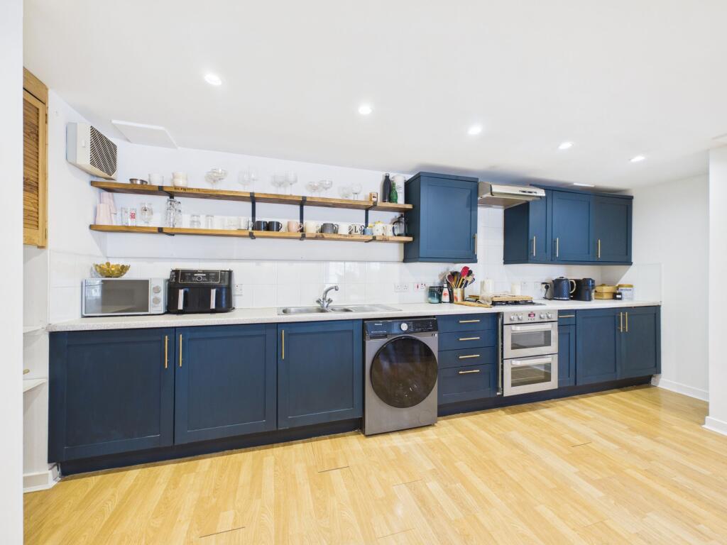 Apartment in Glasgow, Kingston - More