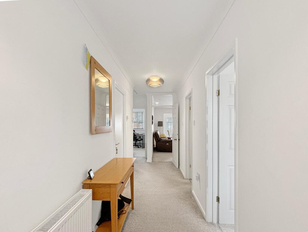 Hazelwood Crescent, Little Clacton, Clacton-on-Sea, CO16 photo 2