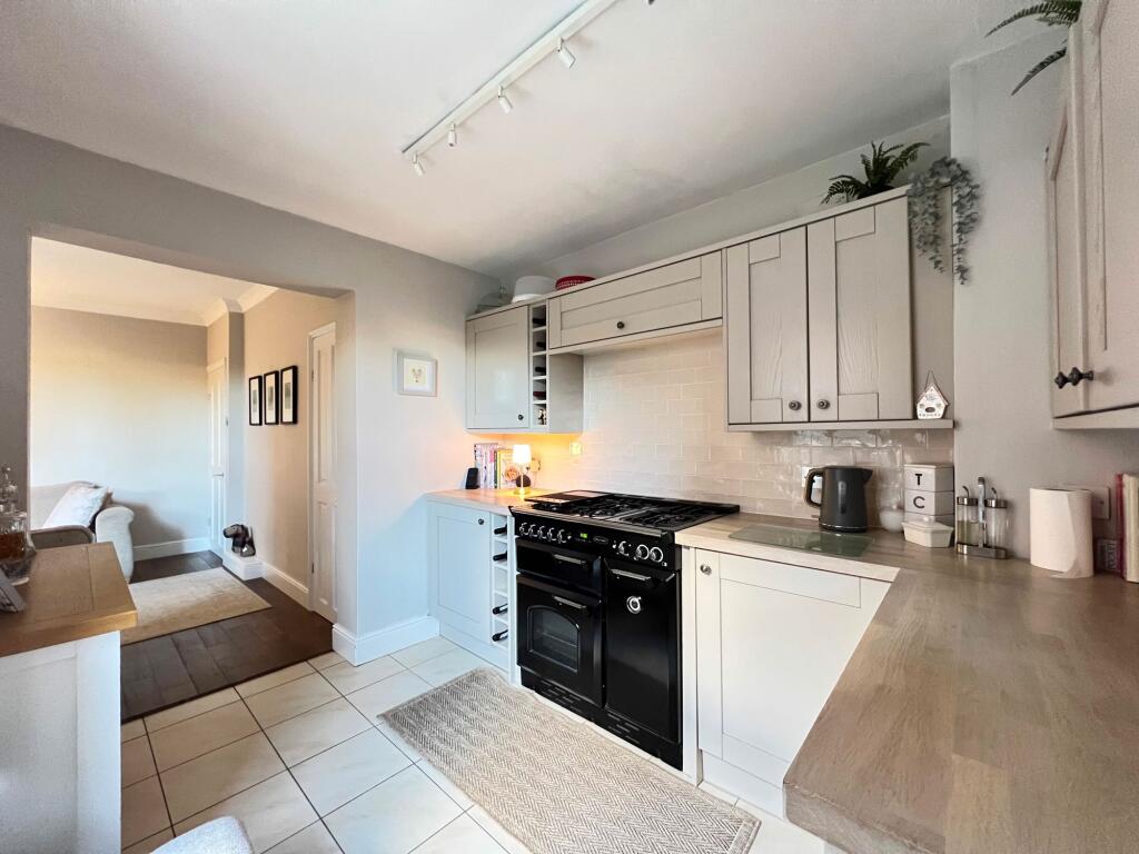 House in Gloucester, Linden - View 2
