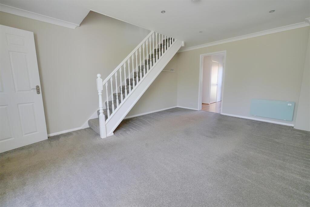 Hudson Close, Worthing photo 3