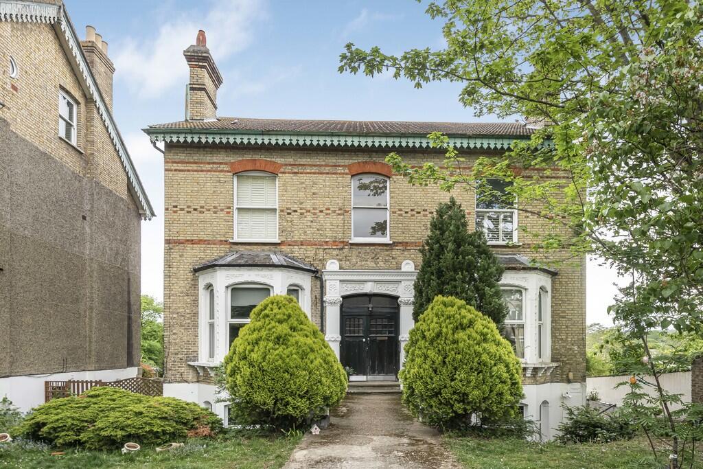 2-bed flat on Nottingham Road, South Croydon, £425,000