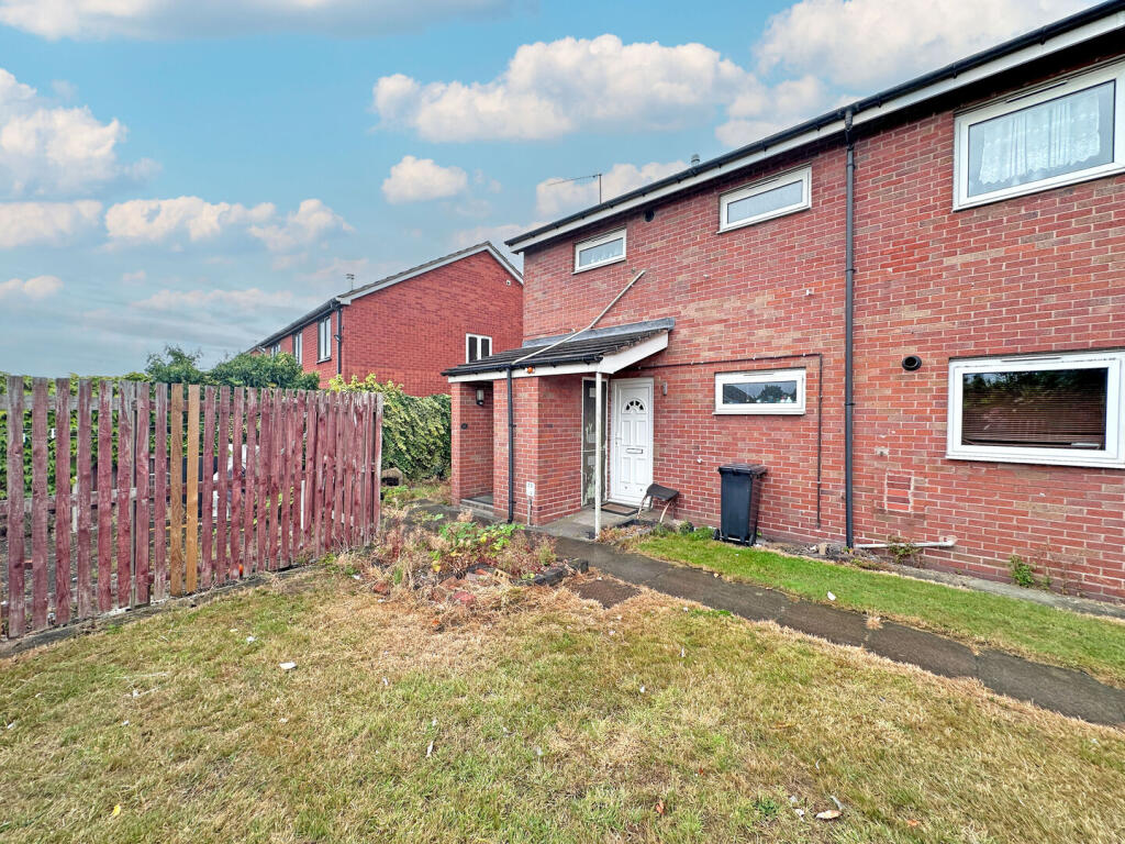 2-bed flat on Church Street, TIPTON, DY4 7SR, £100,000