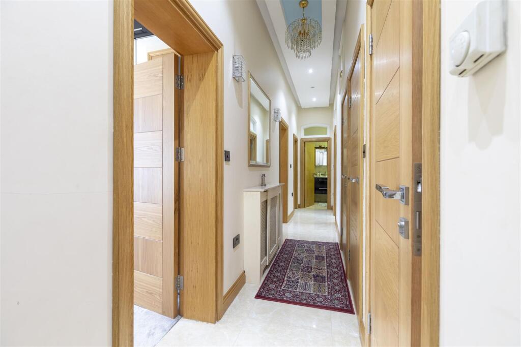Egerton Court, SW7 – další