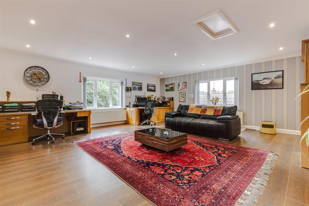 House in Scunthorpe, Yaddlethorpe, Bottesford - View 3