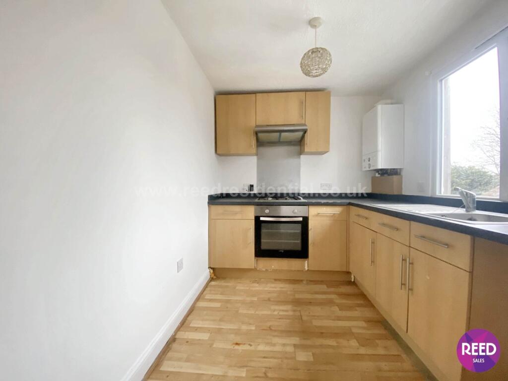 Apartment in Southend-on-Sea, Essex - View 4