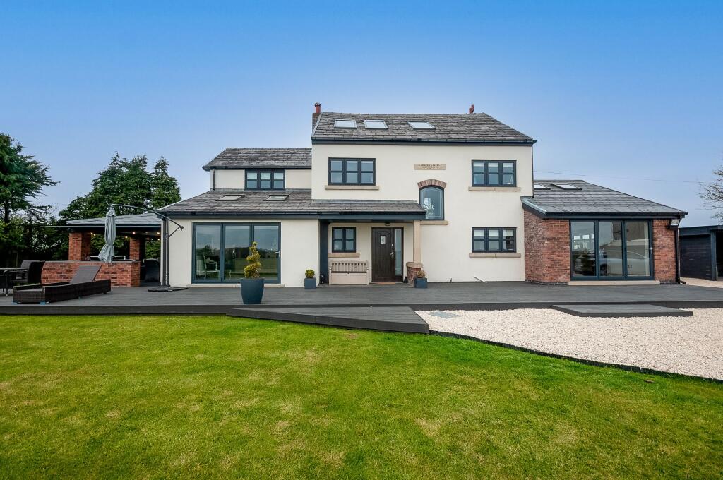 Main image of property: Winwick Lane, Croft, WA3