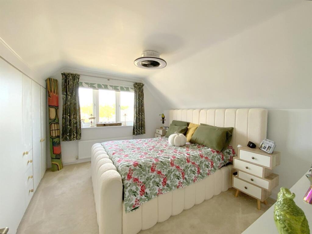 3-bed detached on Moorland Drive, New Waltham, £239,950