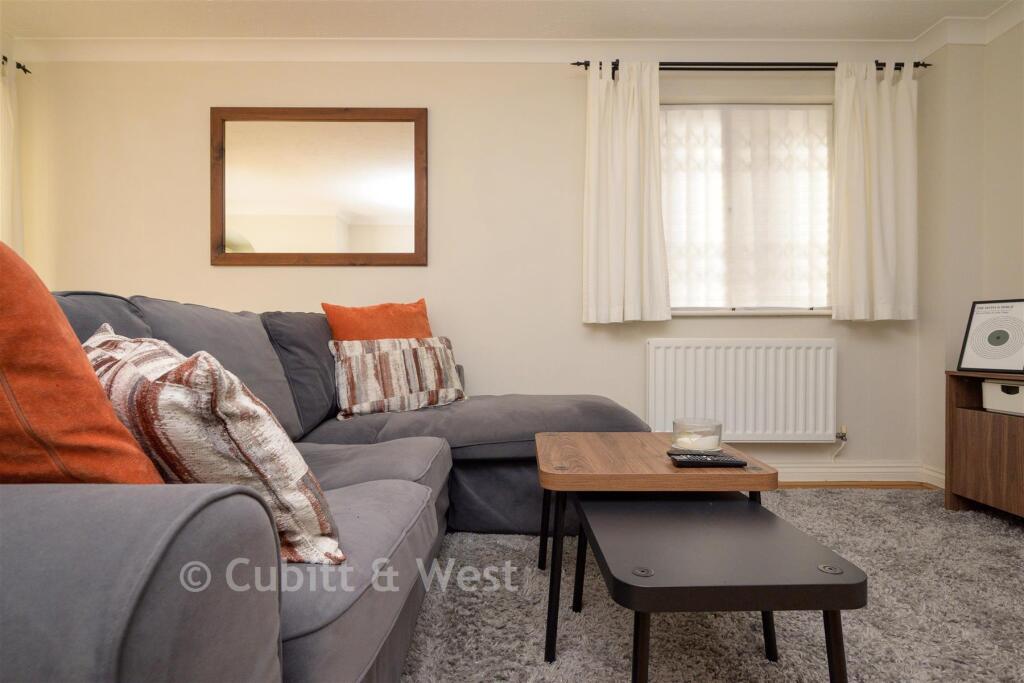 Apartment in Sutton - More