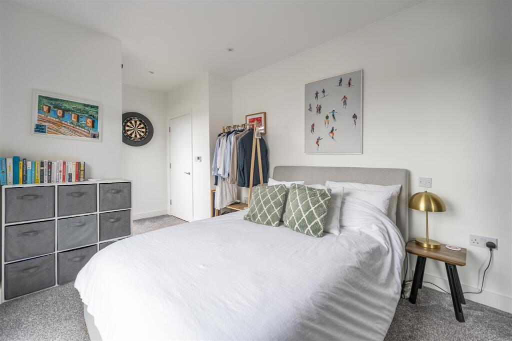 Apartment in London - More