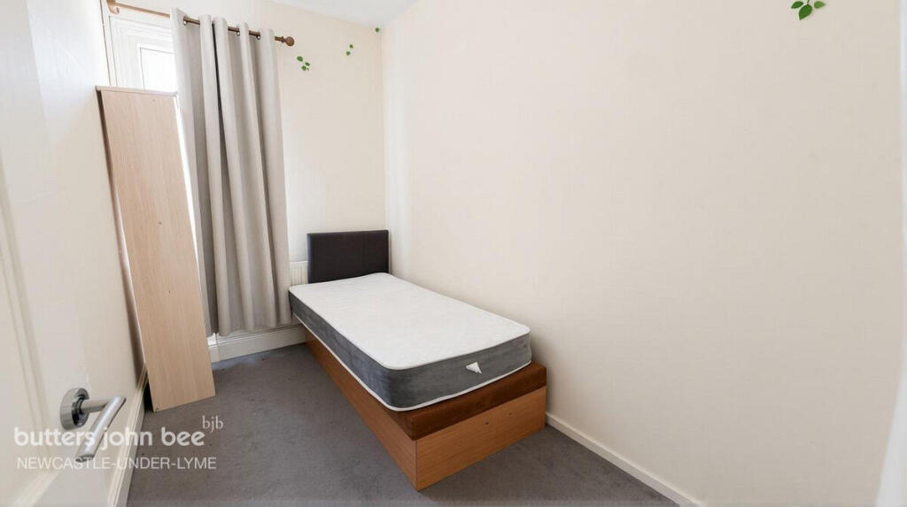 House in Stoke-on-Trent - More