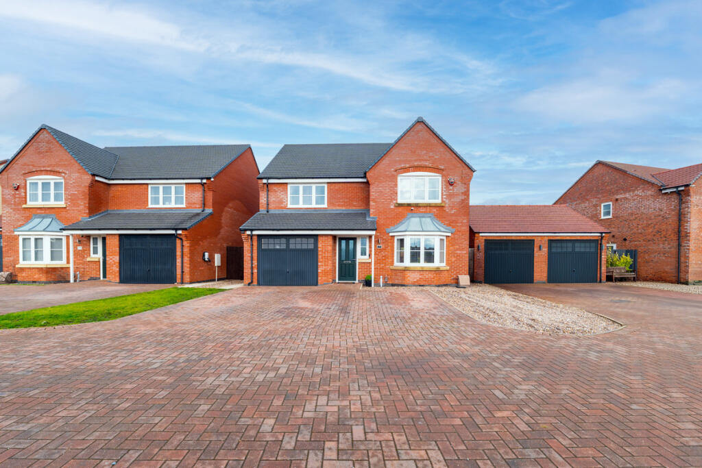 4-bed detached on Faverolles Close, Nuneaton, CV11, £440,000
