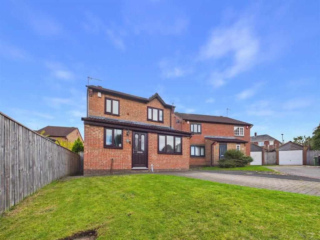 3-bed detached on Sheriffs Close, Gateshead, £199,950