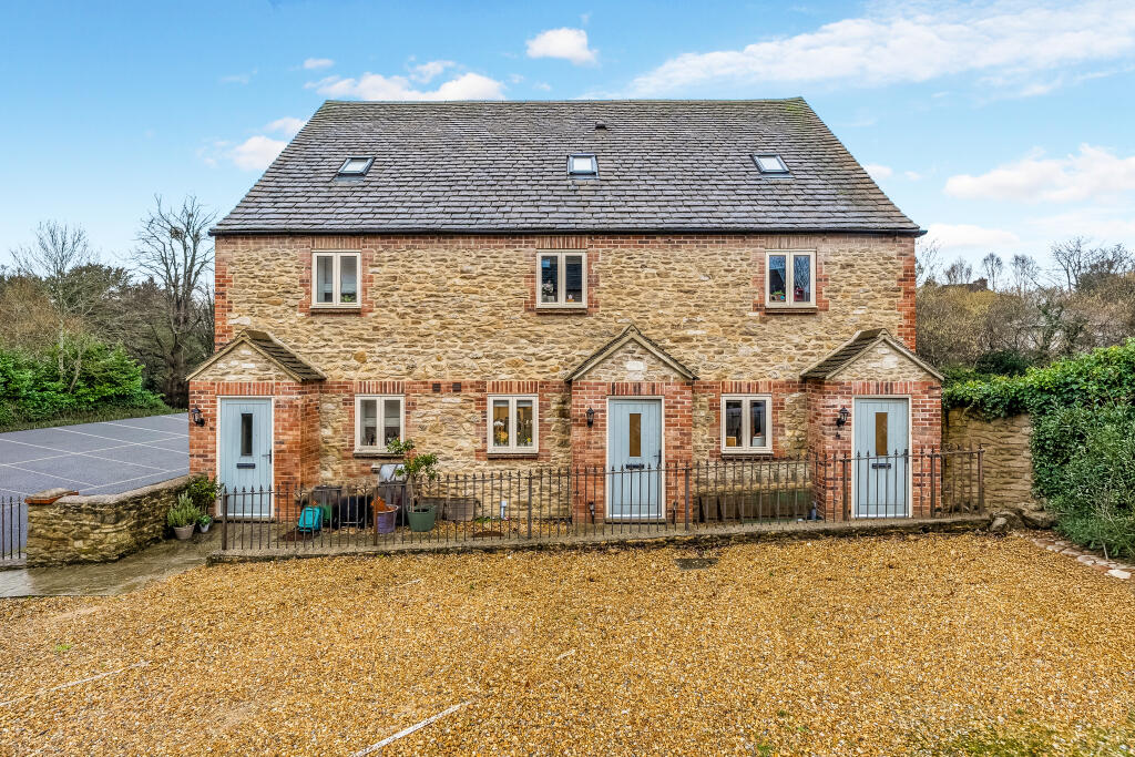3-bed terraced on Rose Terrace, Faringdon, Oxon, SN7, £290,000