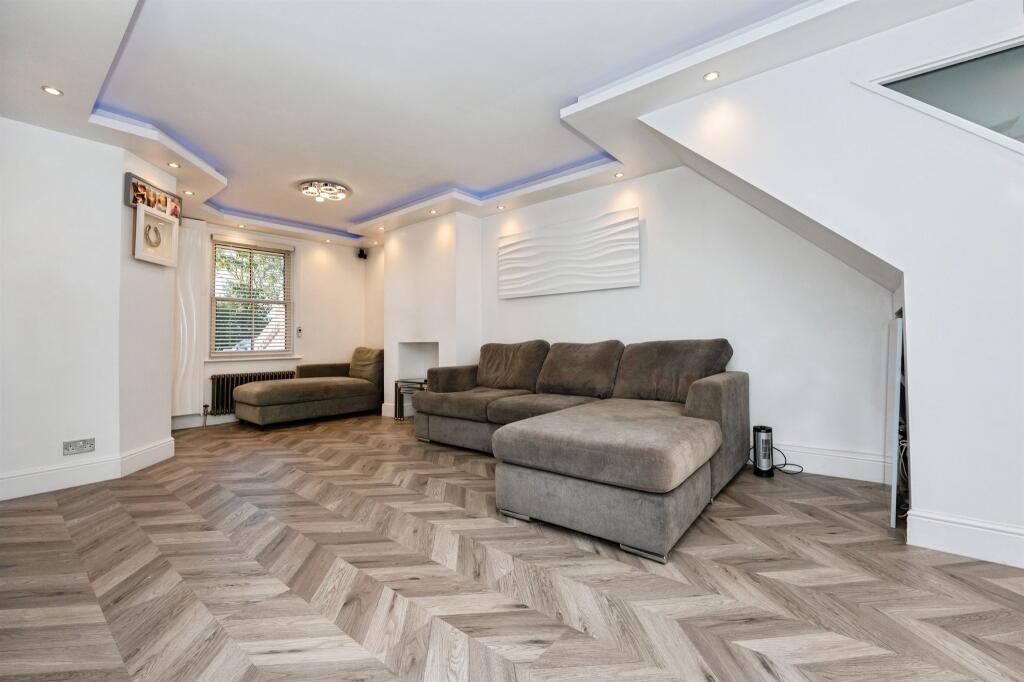 House in London - View 3
