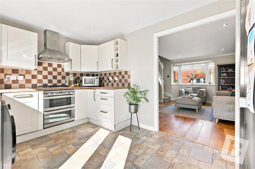 House in Basildon, Wickford - View 2