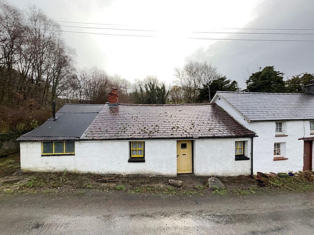 Main image of property: Y Bwthyn, Llwynygroes, Tregaron, Ceredigion SY25 6QF