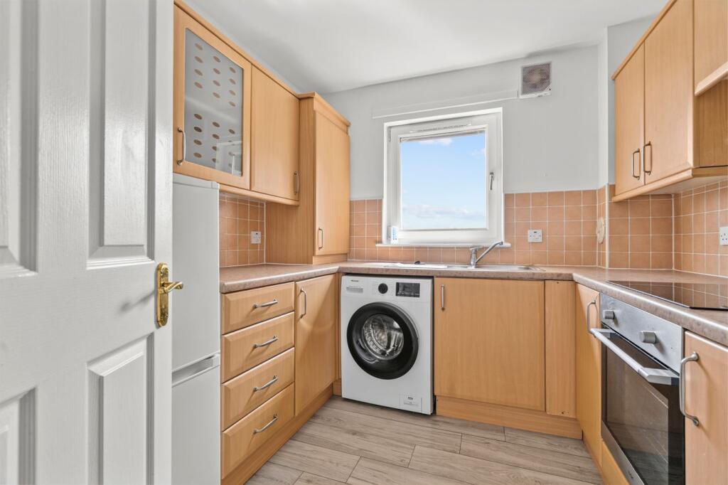 Apartment in Falkirk, Callendar Park, Woodlands - View 4