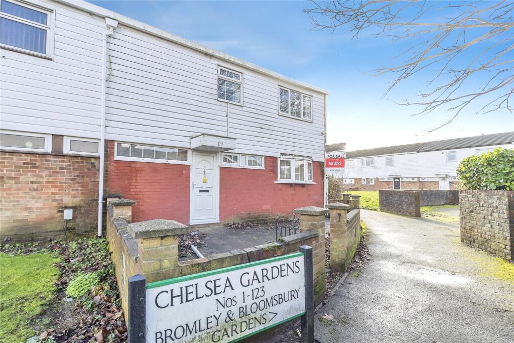 Main image of property: Chelsea Gardens, Houghton Regis, Dunstable, Bedfordshire, LU5
