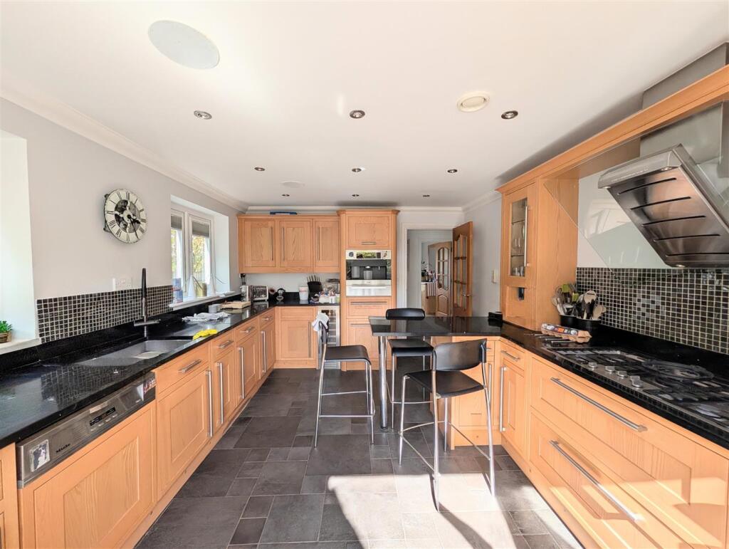 House in Southampton - More