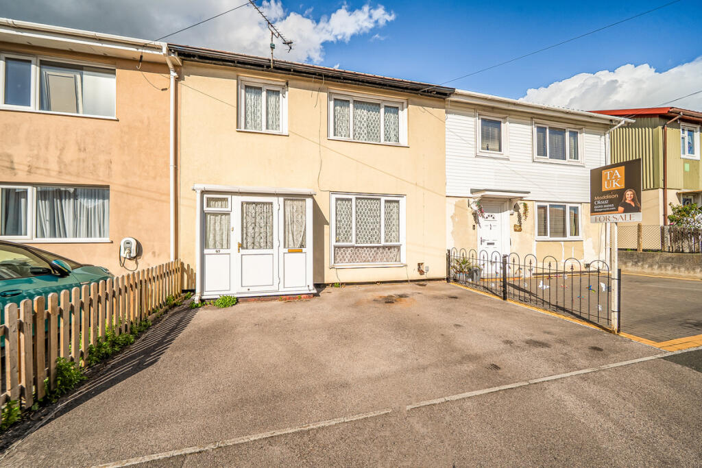 3-bed terraced on Chedworth Crescent, Portsmouth, PO6, £300,000