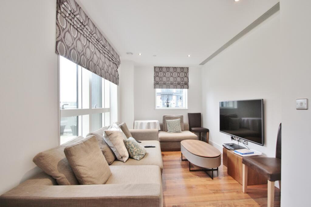 Main image of property: Jackson Tower, Lincoln Plaza, E14