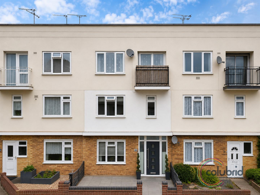 3-bed flat on Dukes Avenue, Grays, £270,000