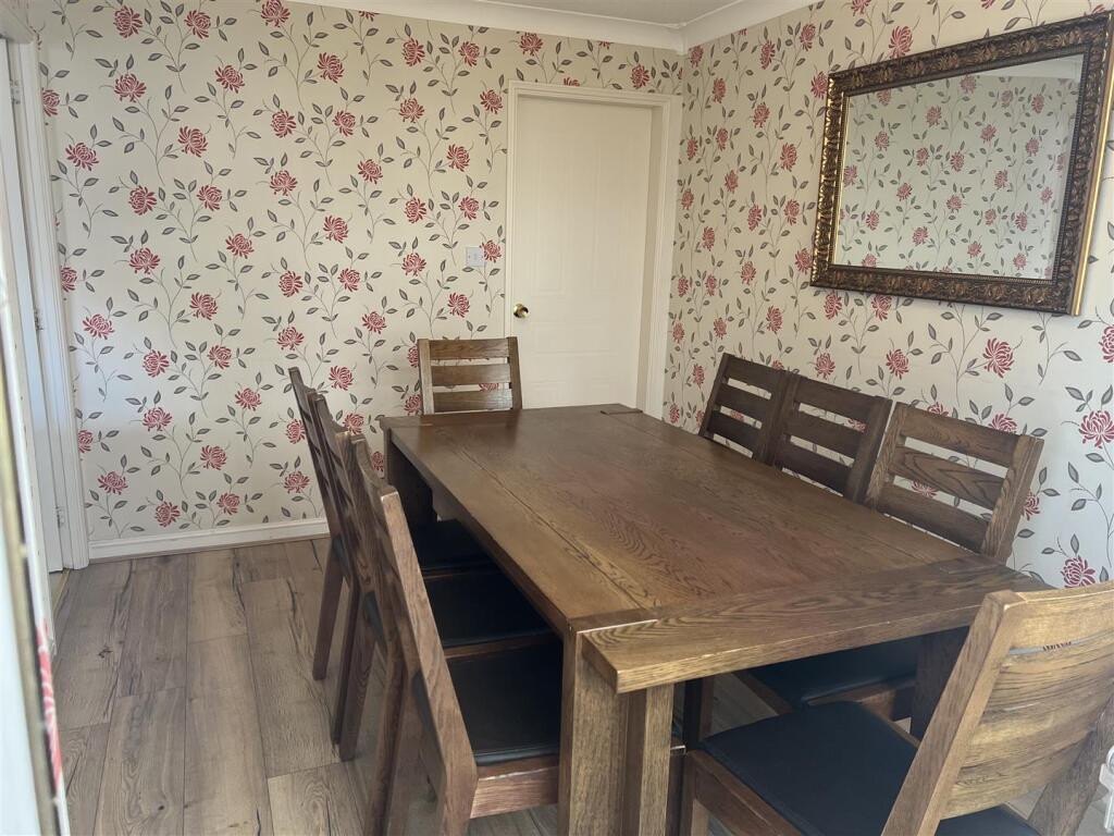 House in Grimsby, New Waltham - View 5