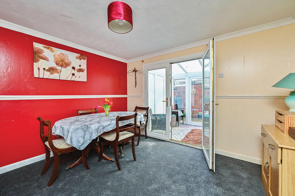 Ascension Close, Popley photo 3