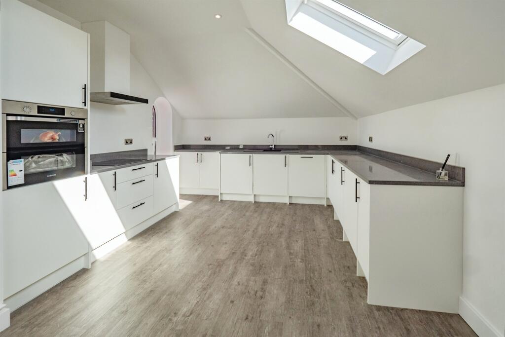 Apartment in Hull - View 2