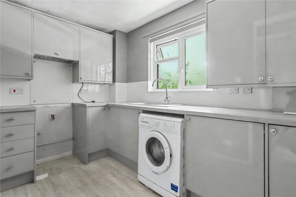 Kilnbarn Court, Haywards Heath, RH16 photo 4