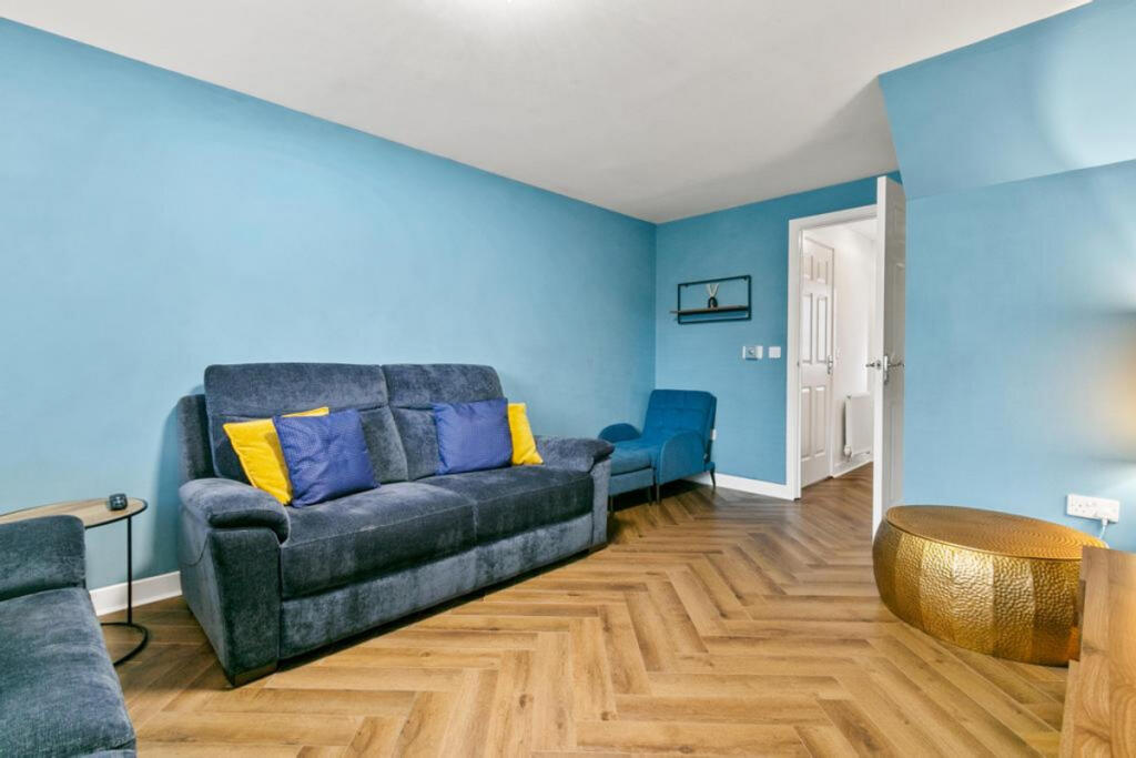 Bond Court, Cowglen, G43 photo 4