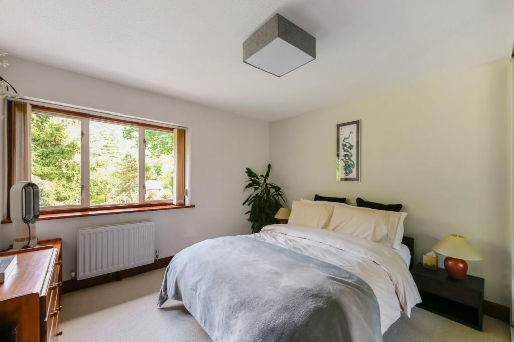 House in Ashford, Kennington - More